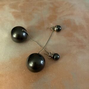 Gorgeous Ferragamo drop grey earrings 🩶